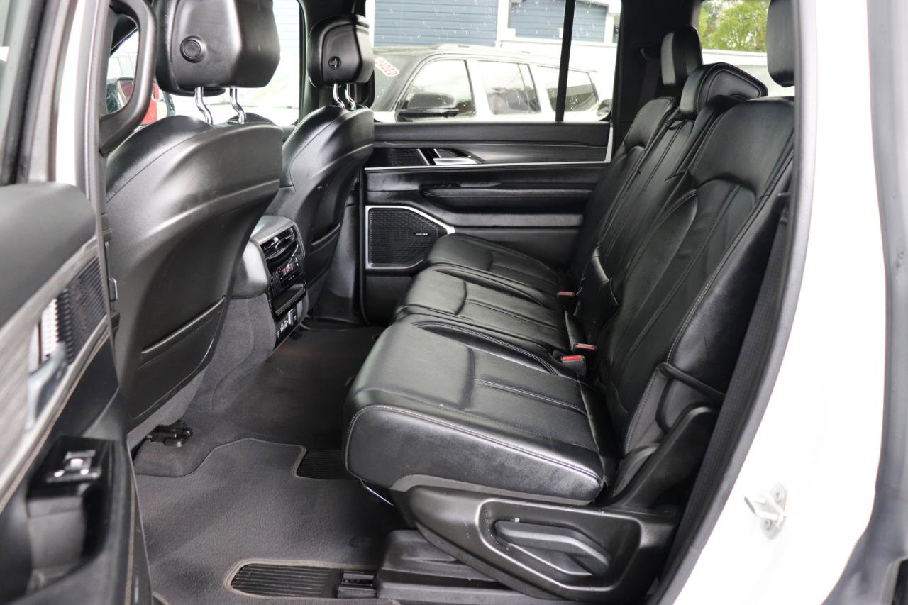 Used 2024 Jeep Wagoneer Series II w/ Flexible Seating Group AWD/4WD image 12