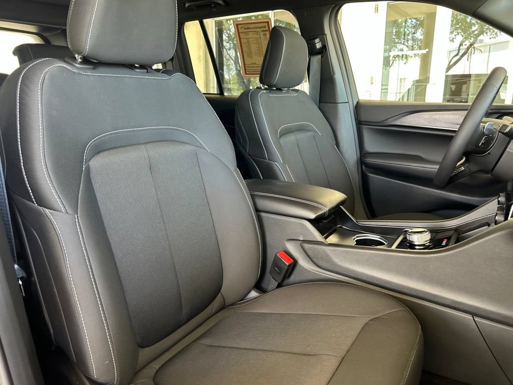 Used 2025 Jeep Grand Cherokee Laredo AWD/4WD image 22