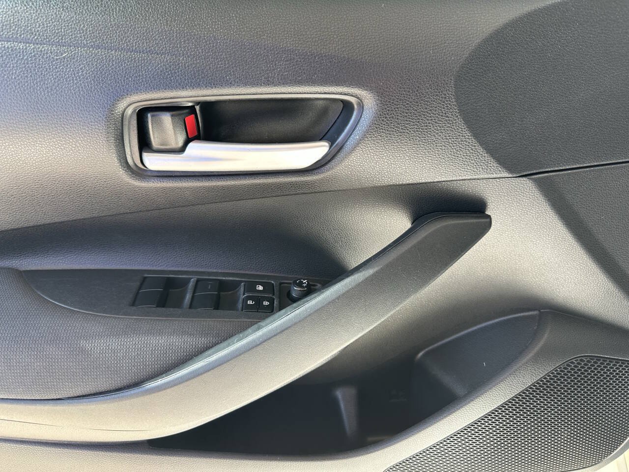Used 2020 Toyota Corolla LE FWD image 22