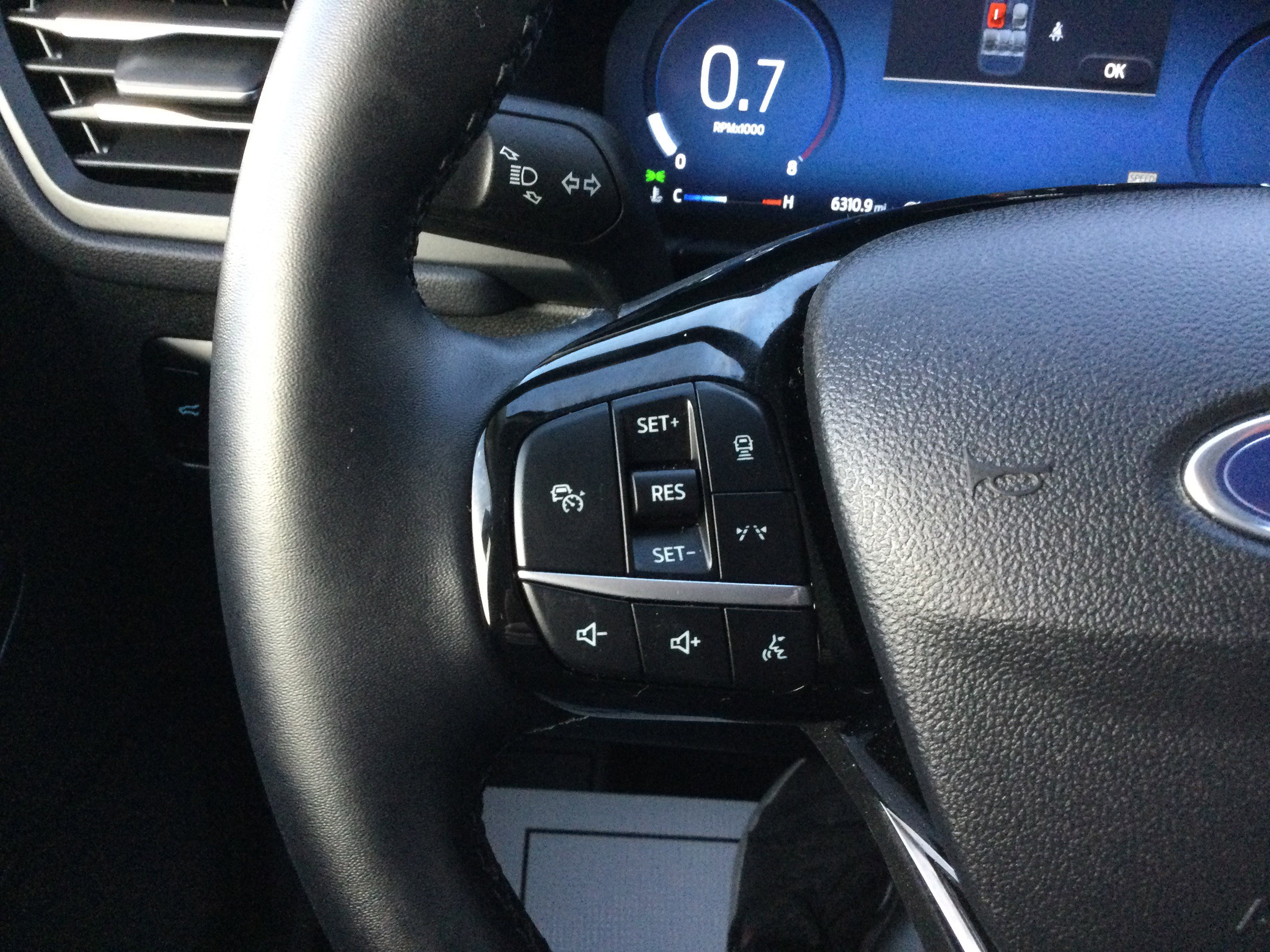 Used 2025 Ford Escape Platinum w/ Premium Technology Package image 15