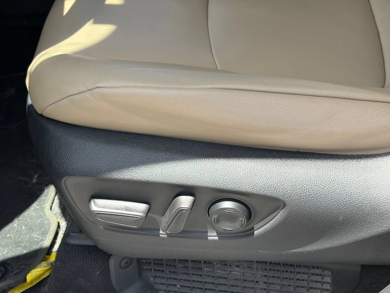 Used 2021 Toyota Sienna XLE FWD image 5