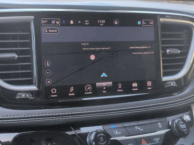 Used 2023 Chrysler Pacifica Limited FWD image 23