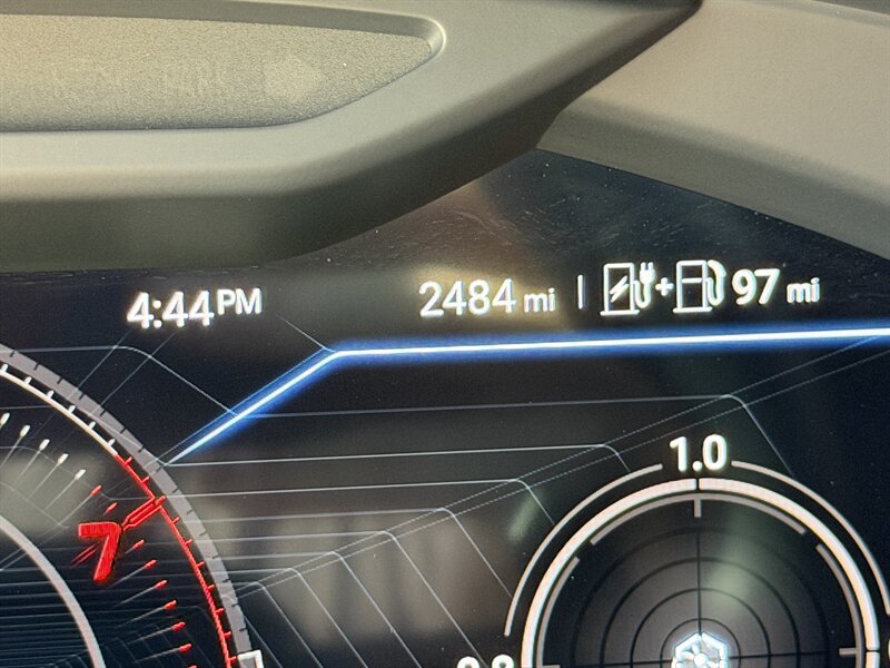 Used 2025 Lamborghini Urus SE AWD/4WD image 18