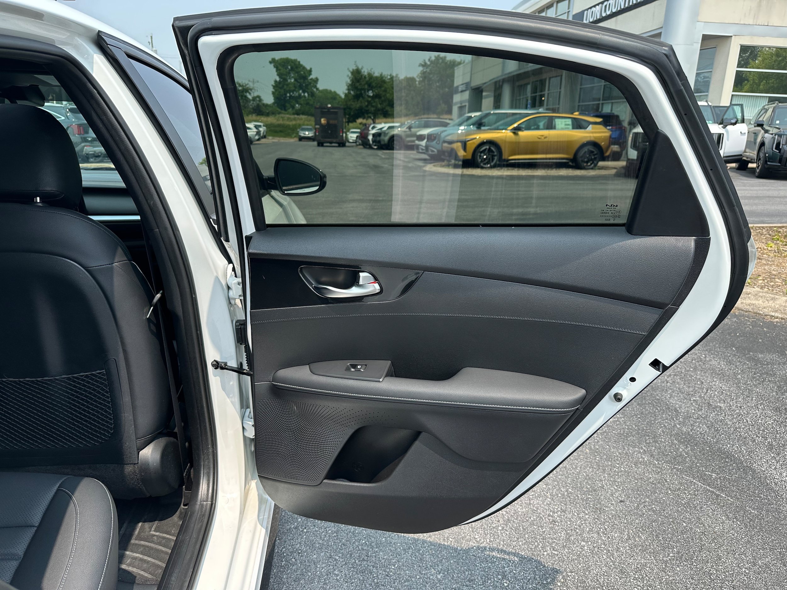 Used 2023 Kia Forte GT-Line w/ GT-Line Premium Package FWD image 9