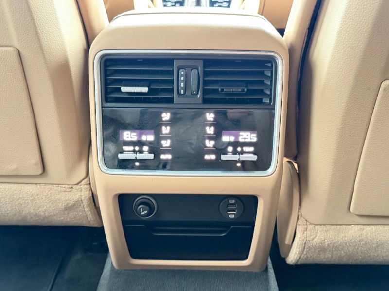 Used 2019 Porsche Cayenne AWD/4WD image 18
