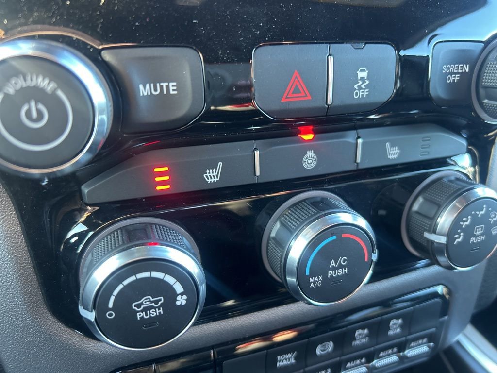 New 2026 RAM 3500 Big Horn AWD/4WD image 22