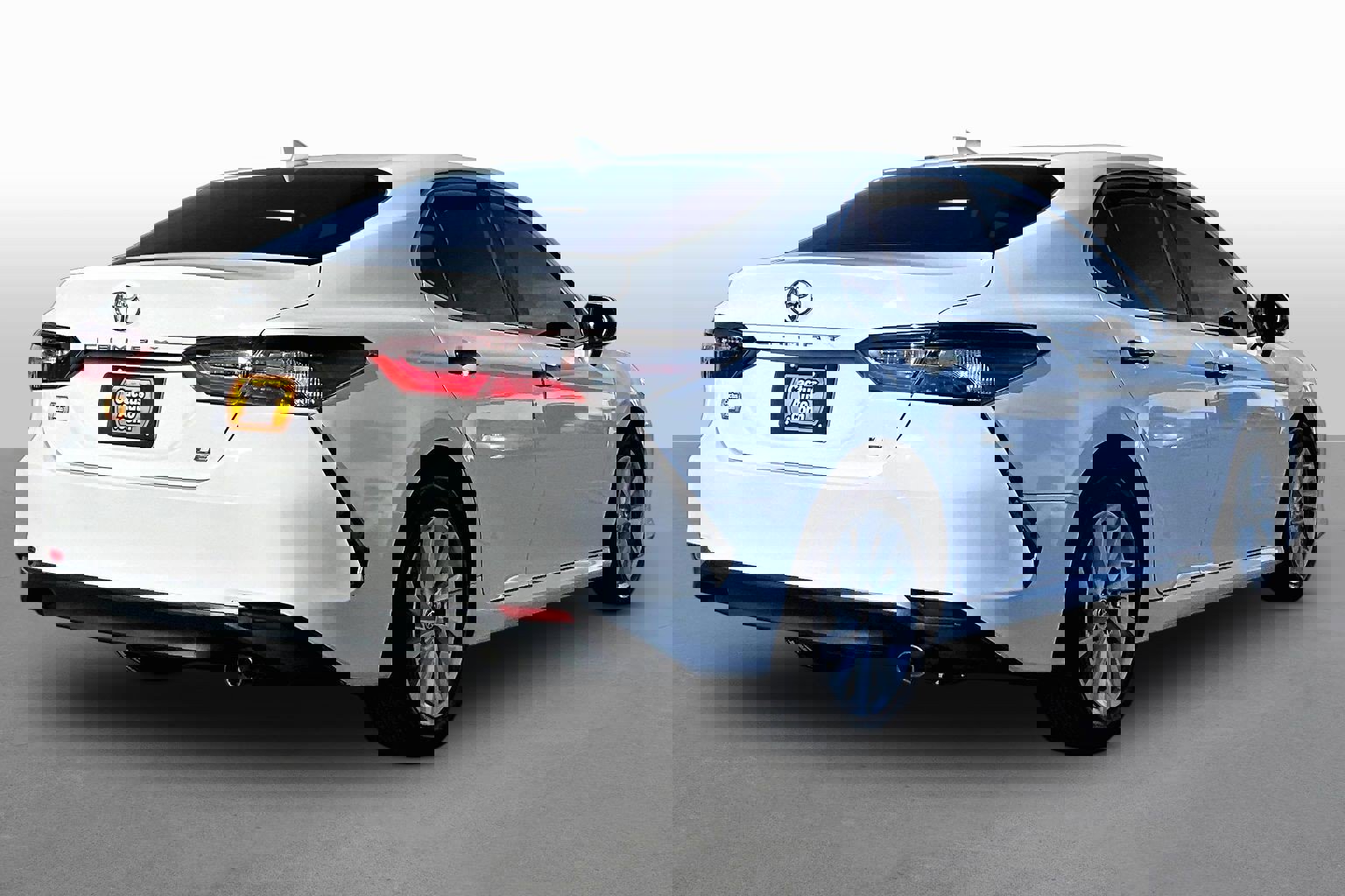 Used 2021 Toyota Camry LE w/ Carpet Mat Package (TMS) image 2