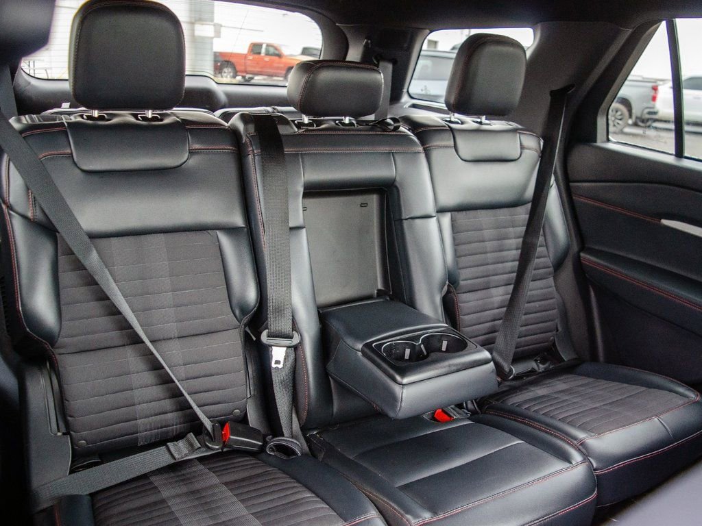 Used 2025 Ford Explorer ST-Line w/ ST-Line Street Pack image 34