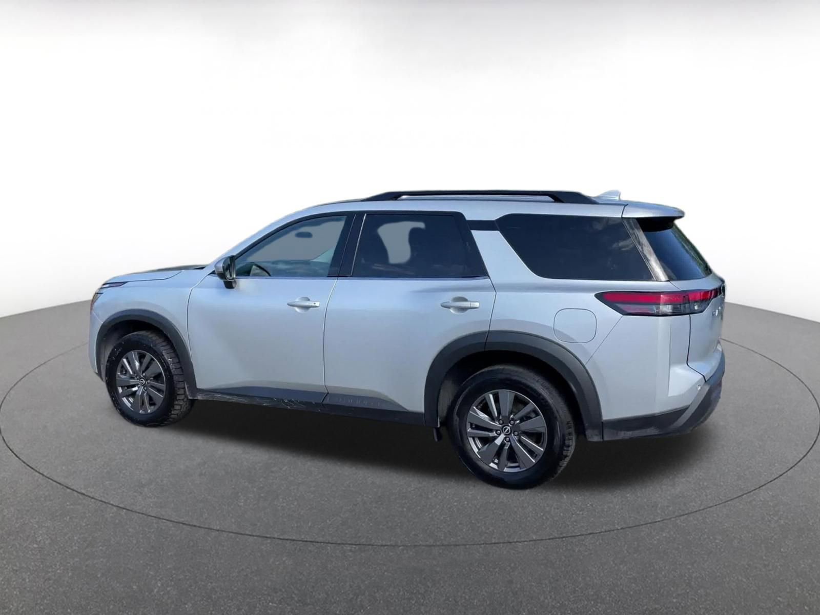 Used 2025 Nissan Pathfinder SV AWD/4WD image 9