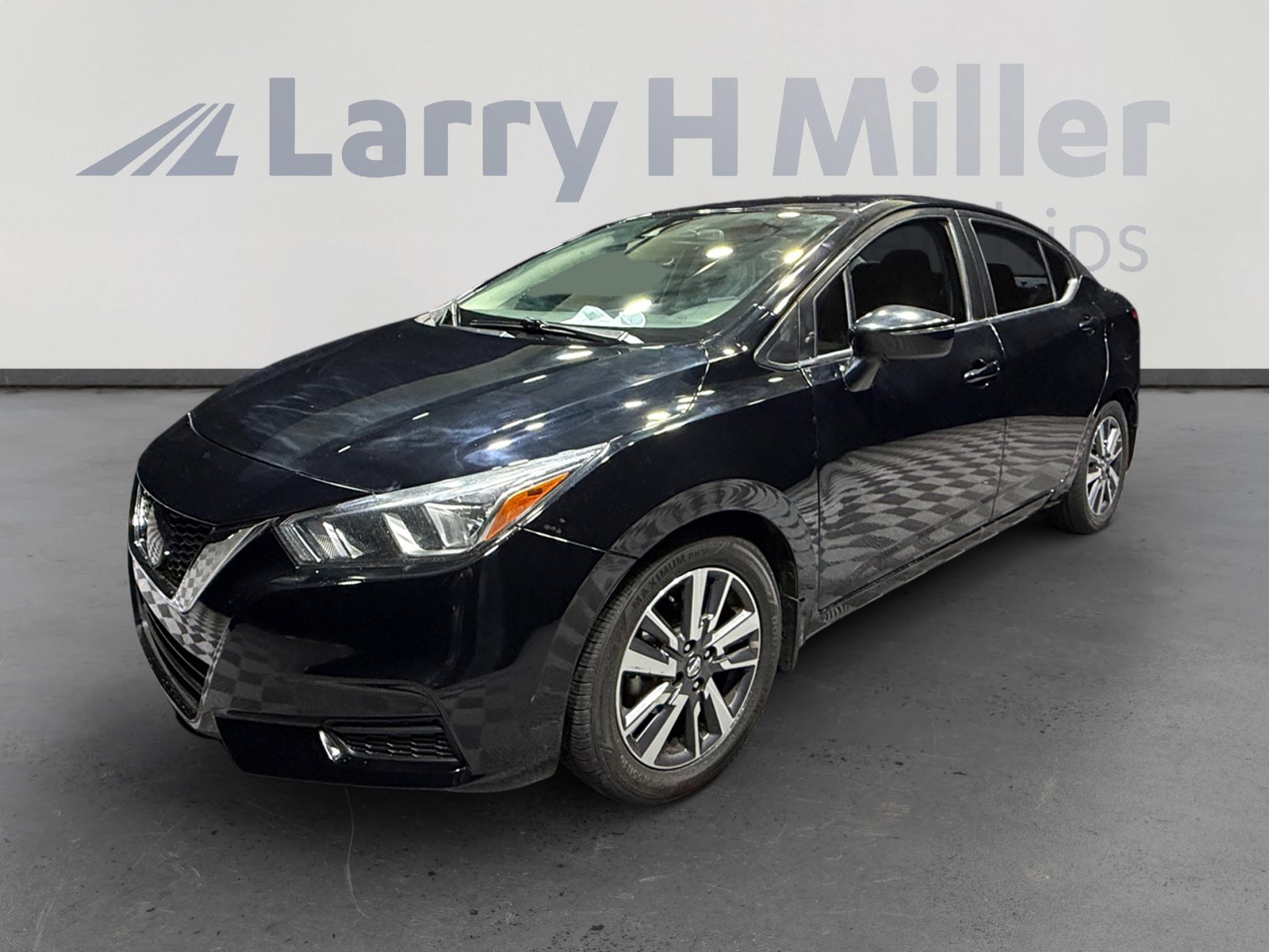 Used 2020 Nissan Versa SV image 1