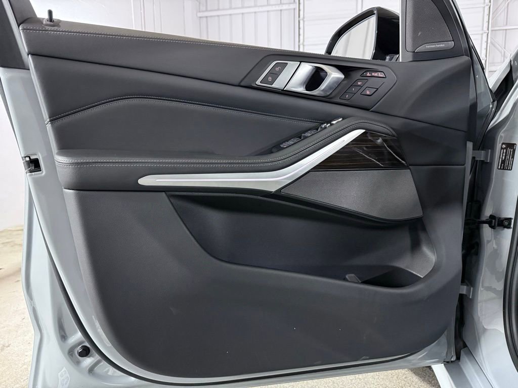Used 2023 BMW X7 xDrive40i w/ M Sport Package image 19