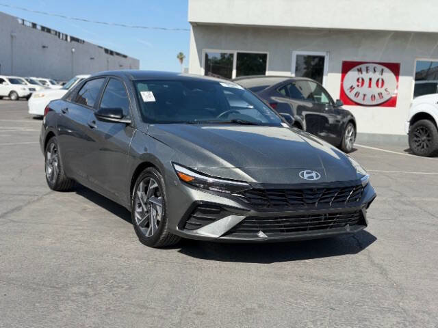 Used 2025 Hyundai Elantra Sport FWD image 1