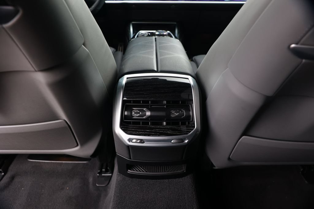 Used 2023 BMW 740i w/ Executive Package RWD image 33