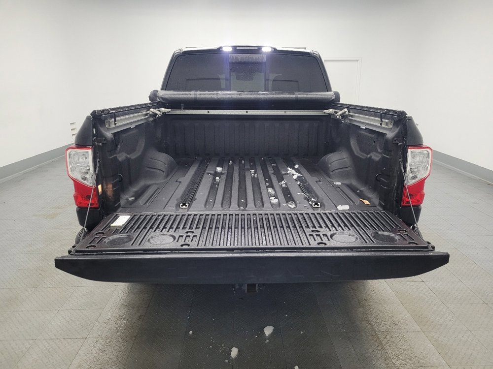 Used 2017 Nissan Titan SL image 29