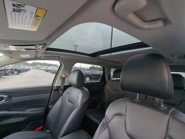 Used 2024 Kia Sorento S w/ Panoramic Sunroof Package AWD/4WD image 15