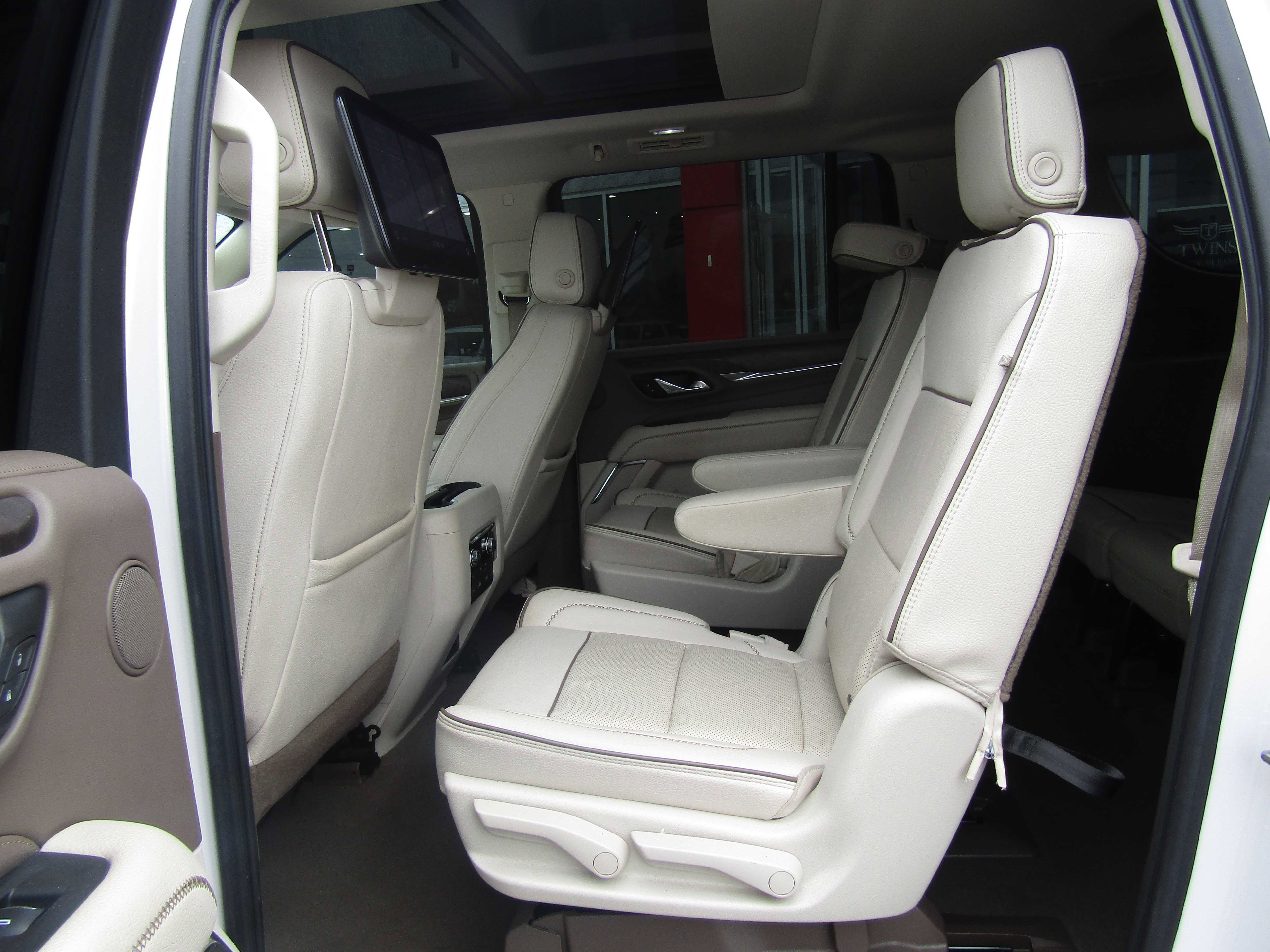 Used 2021 GMC Yukon XL Denali w/ Denali Premium Package image 20