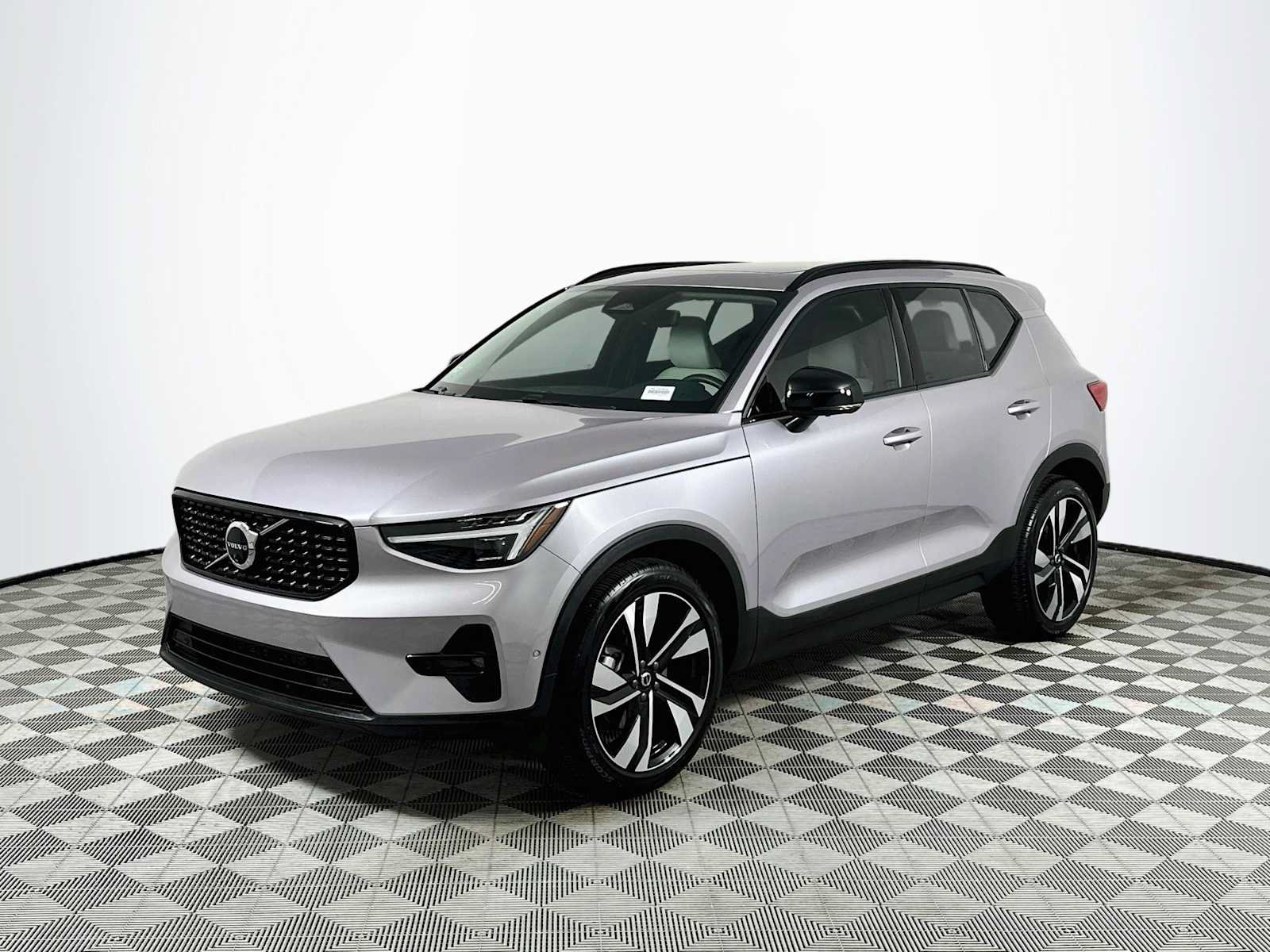 Used 2026 Volvo XC40 B5 Plus w/ Climate Package AWD/4WD image 3