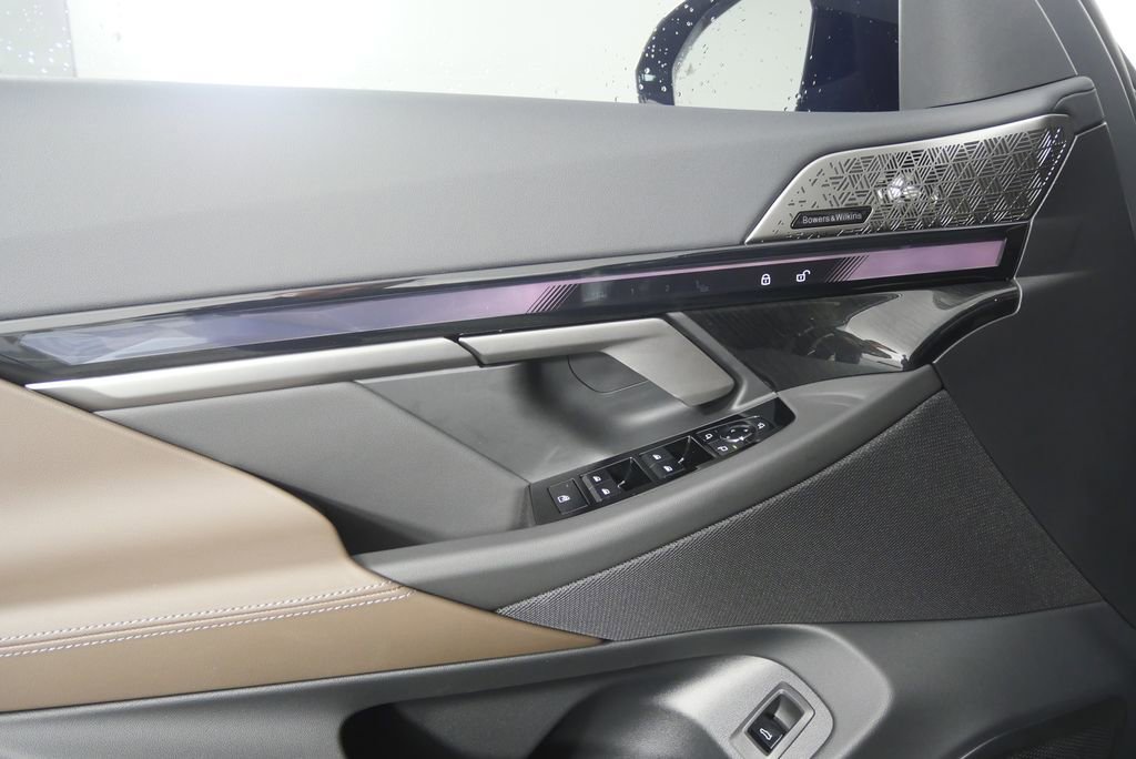 Used 2026 BMW 540i xDrive w/ M Sport Package image 8