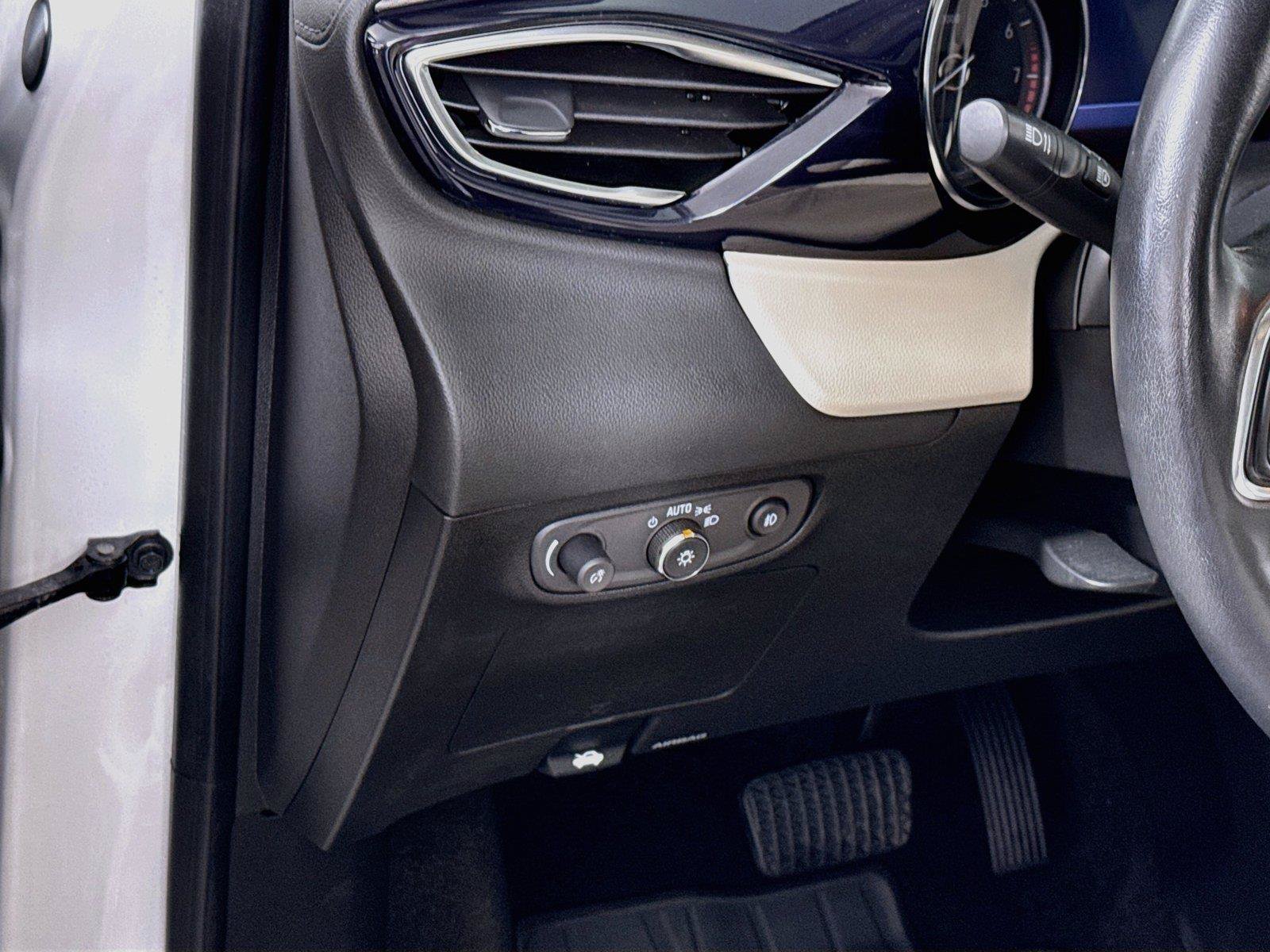 Used 2023 Buick Encore GX Essence w/ Experience Buick Package AWD/4WD image 4