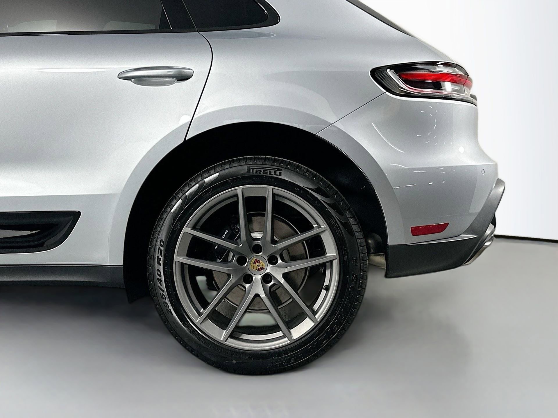Certified 2025 Porsche Macan image 12