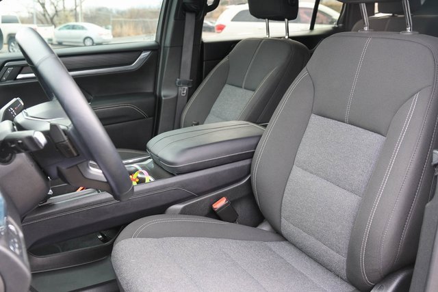 Used 2025 GMC Acadia Elevation image 12