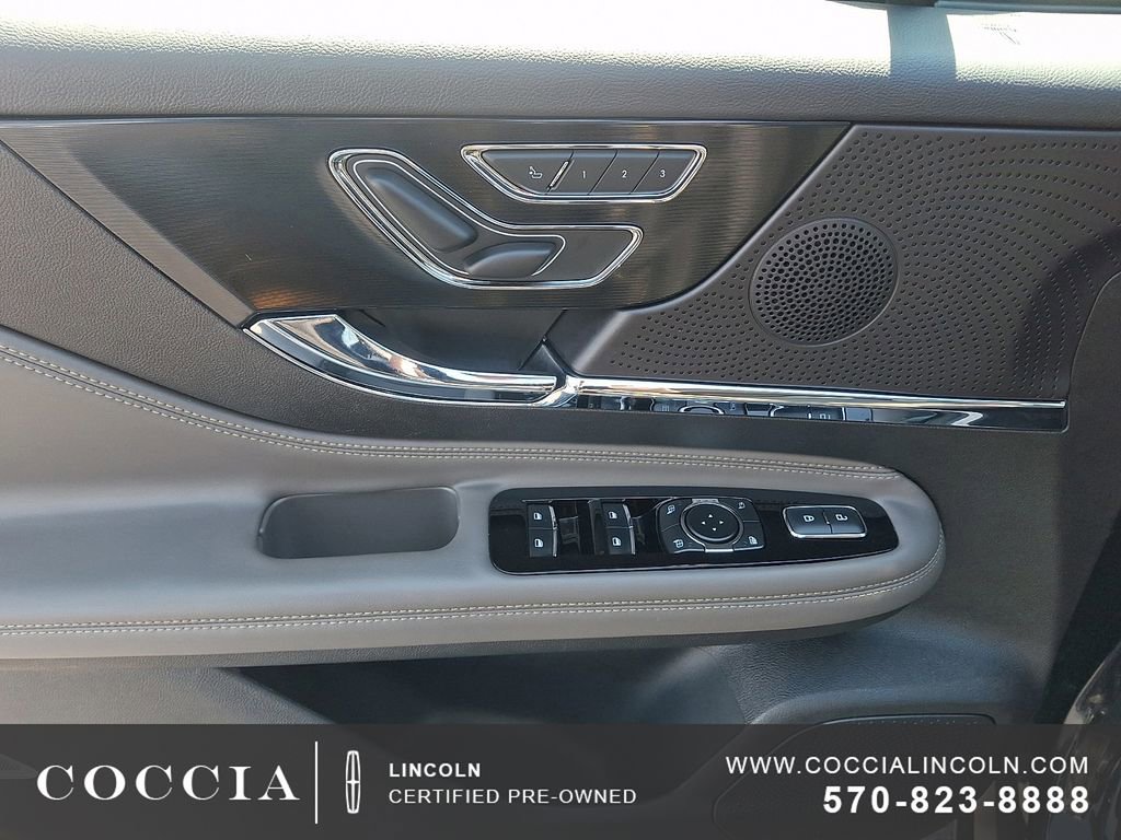 Certified 2023 Lincoln Corsair AWD image 12