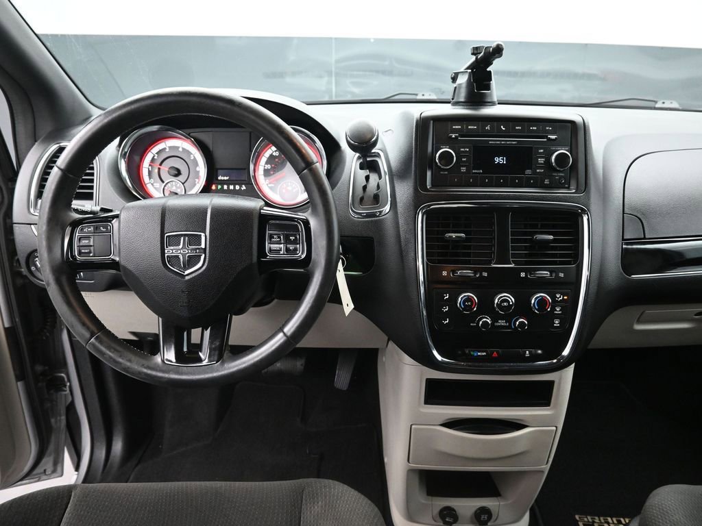 Used 2016 Dodge Grand Caravan SE image 11