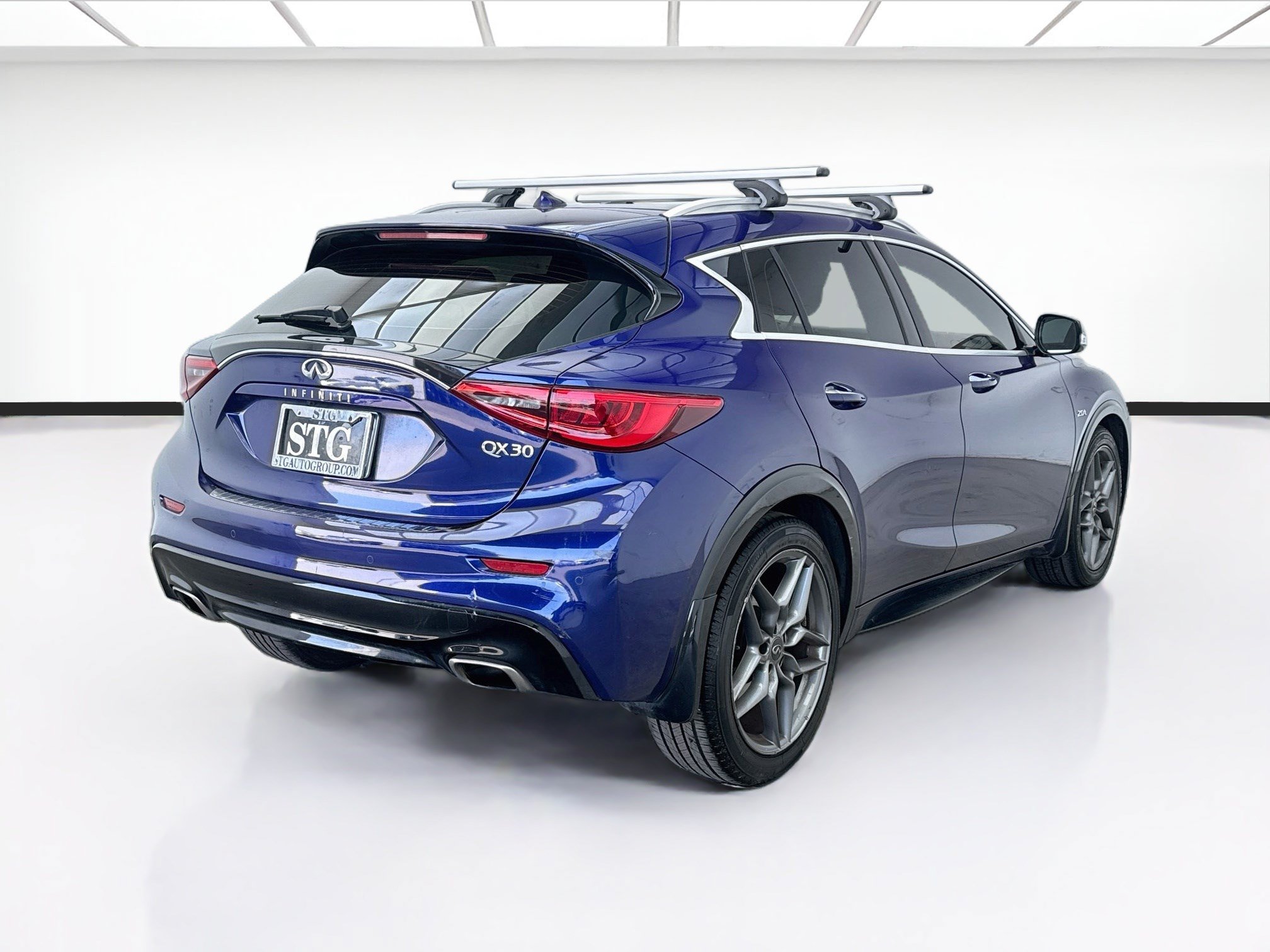 Used 2018 INFINITI QX30 Premium w/ Navigation Package FWD image 4