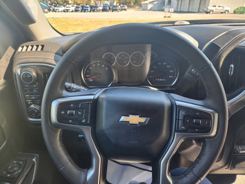 Used 2022 Chevrolet Silverado 1500 LT AWD/4WD image 16