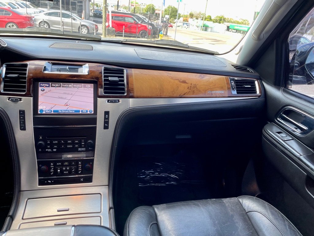 Used 2014 Cadillac Escalade ESV Platinum image 28