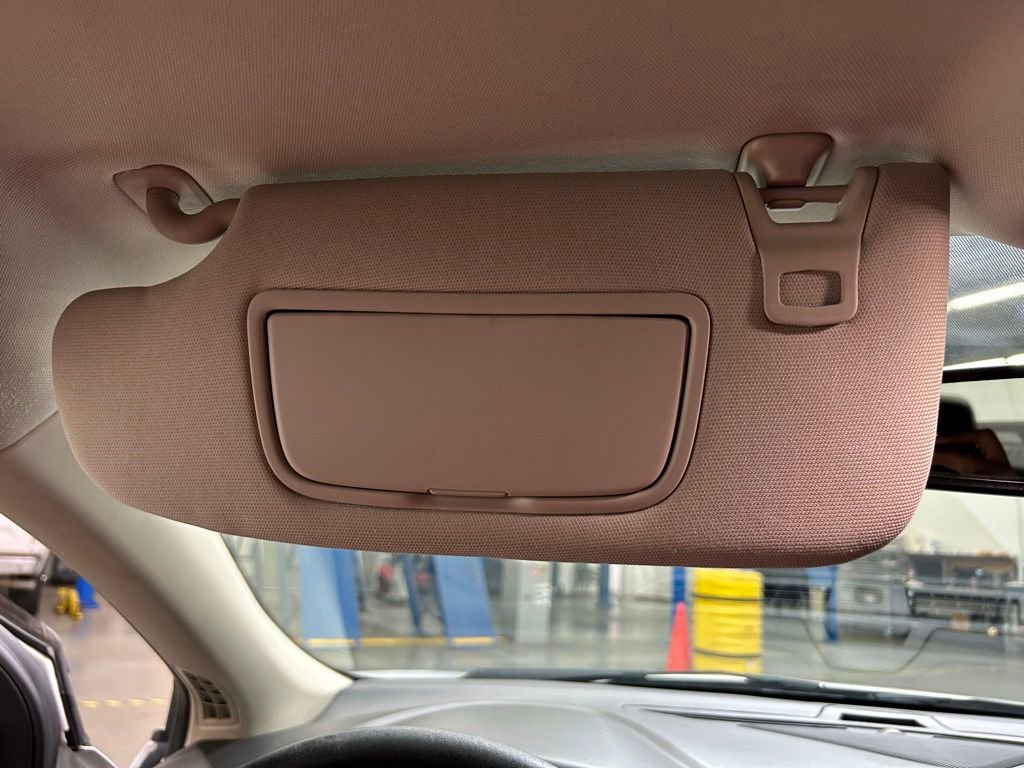 Used 2018 Ford Fusion SE w/ Fusion SE Technology Package image 26