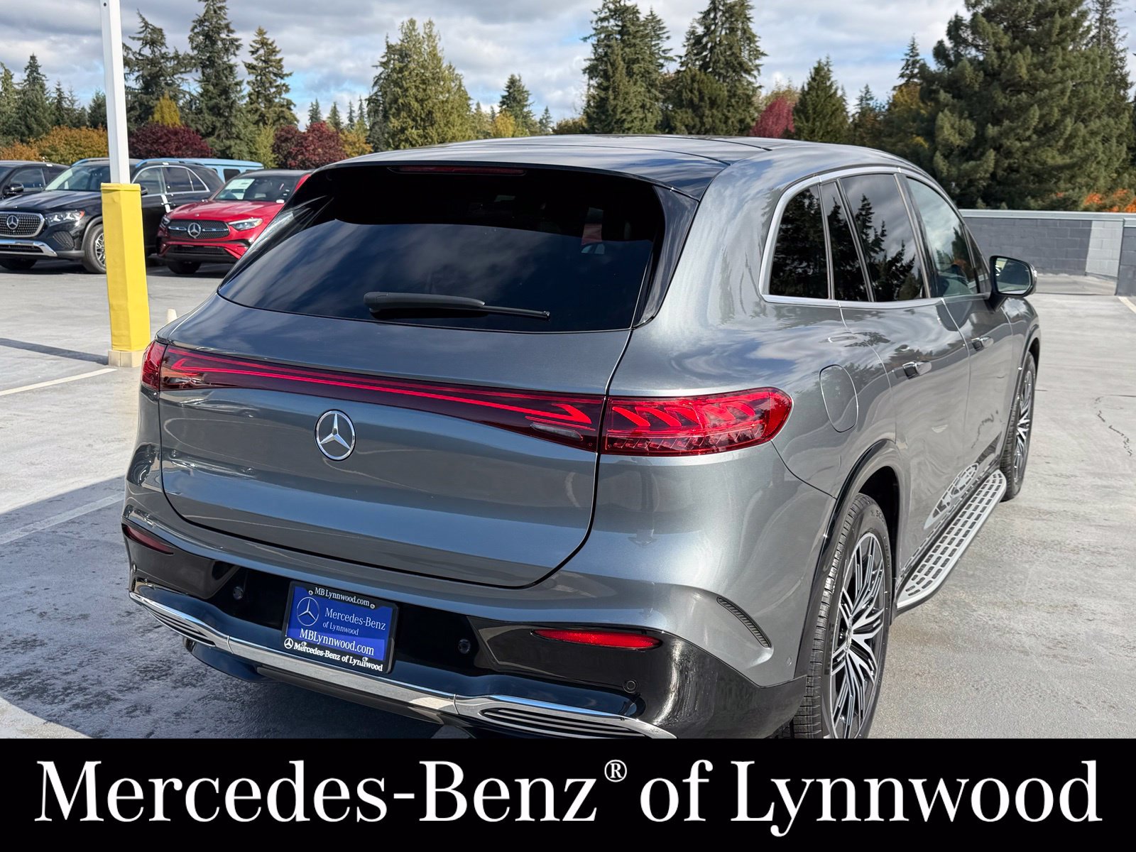 Used 2023 Mercedes-Benz EQS 580 4MATIC SUV image 6