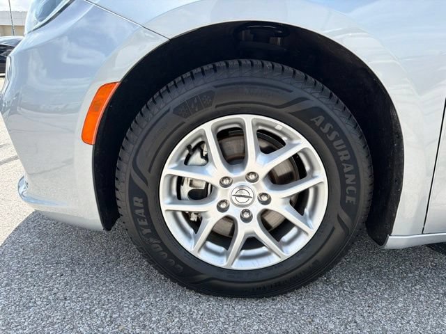 Used 2023 Chrysler Pacifica Touring-L FWD image 38