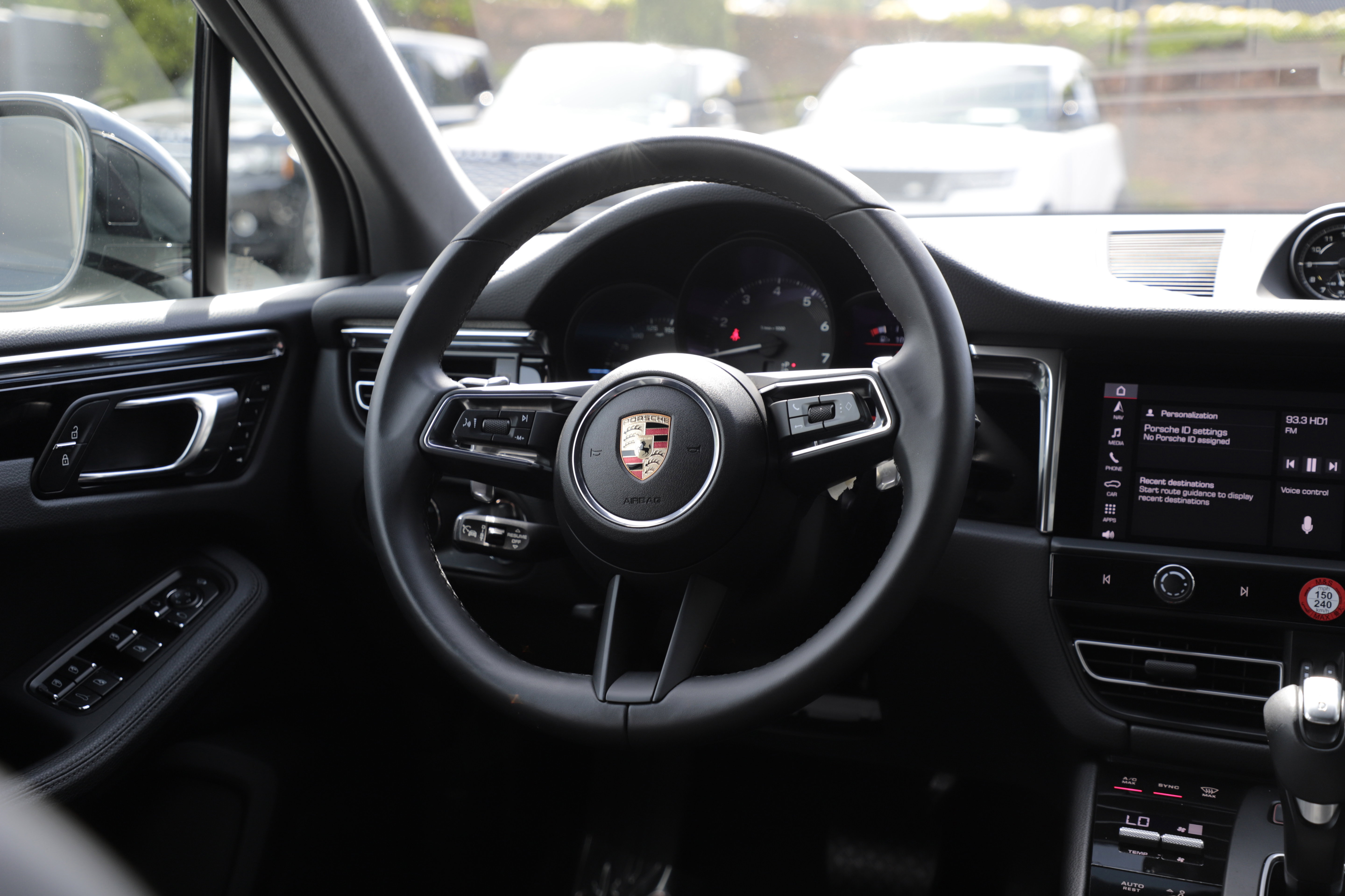 Used 2025 Porsche Macan AWD/4WD image 14