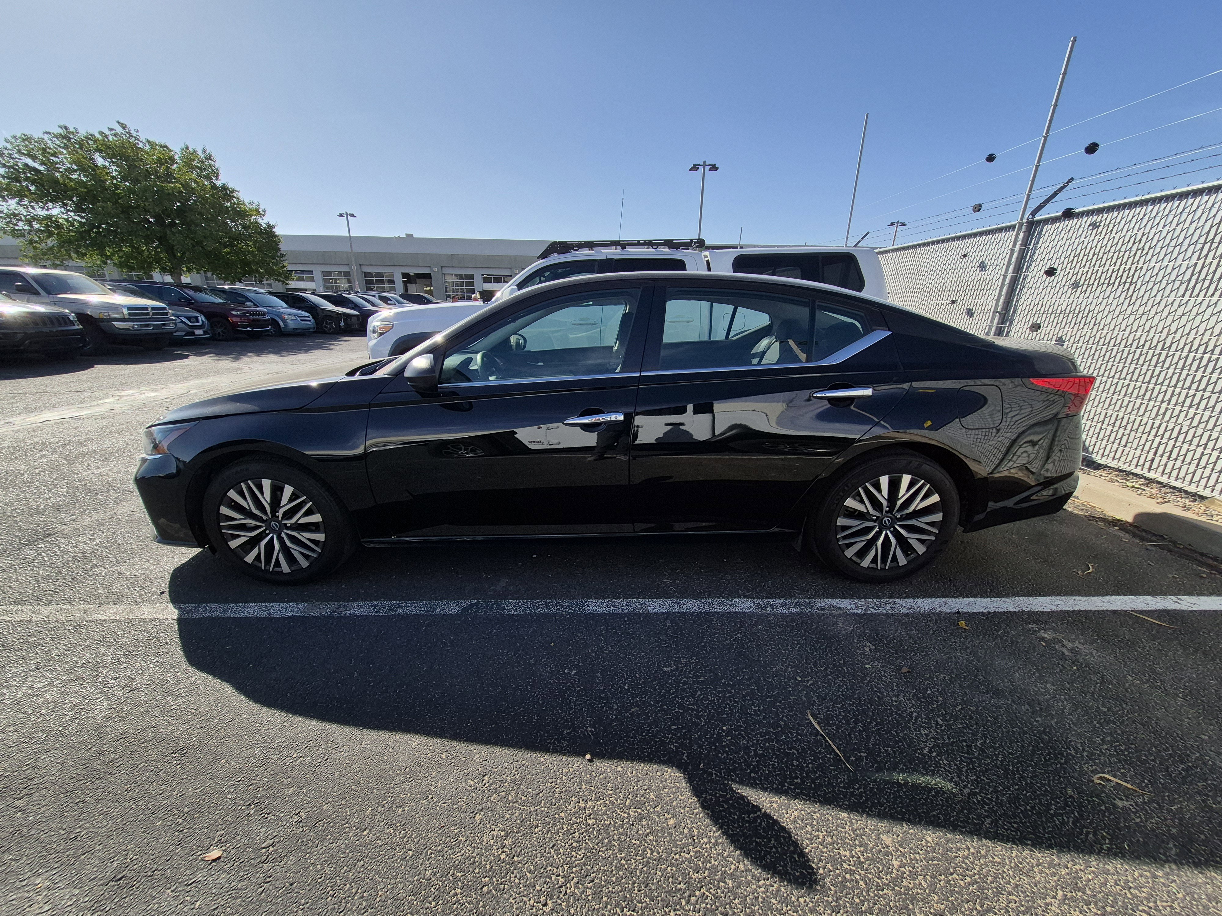 Used 2025 Nissan Altima 2.5 SV FWD image 27