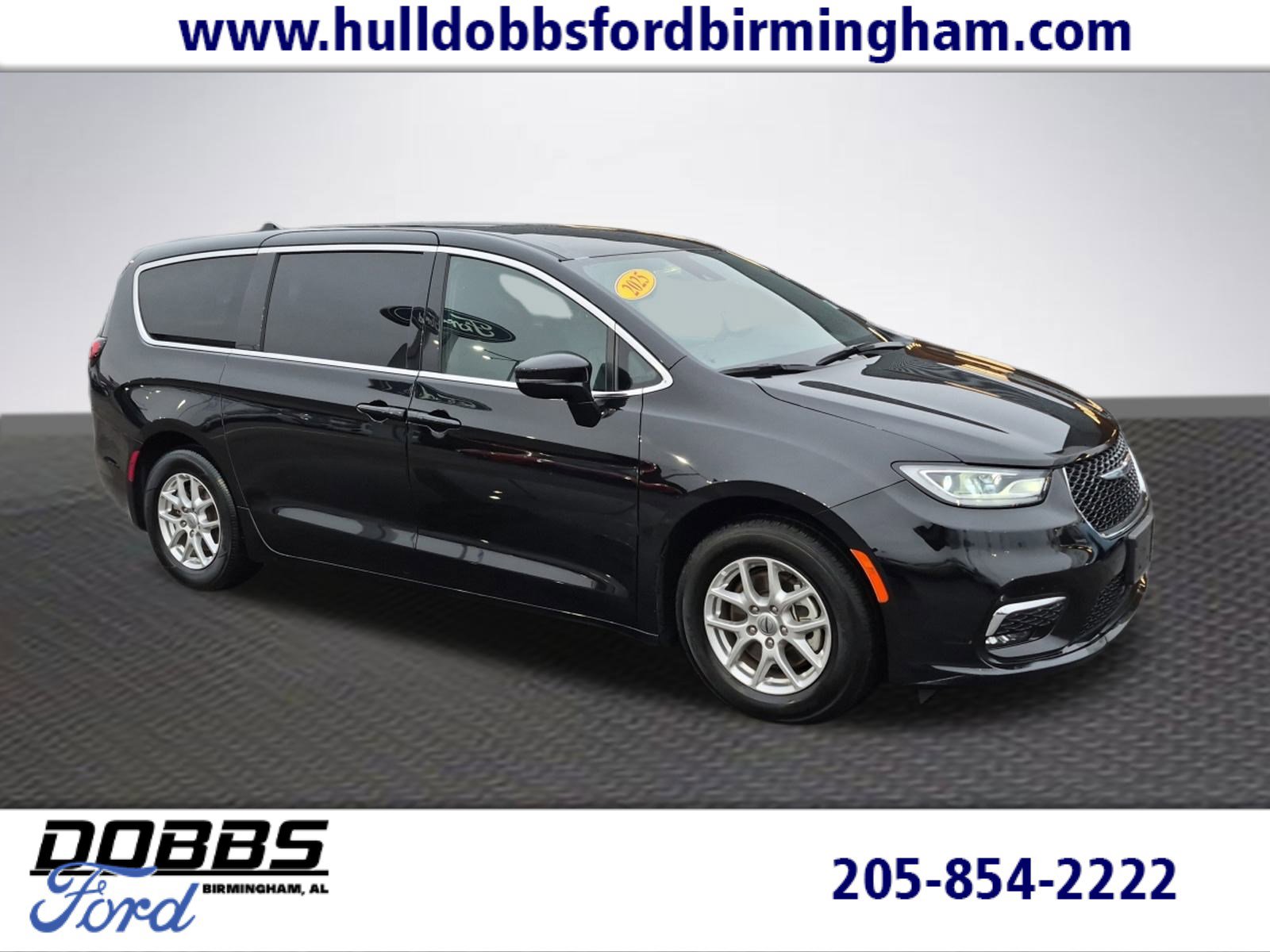 Used 2025 Chrysler Pacifica Select image 1