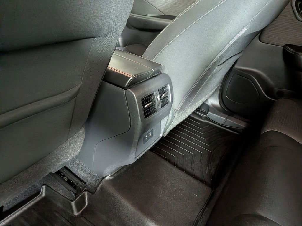 Used 2021 Nissan Rogue SV image 31