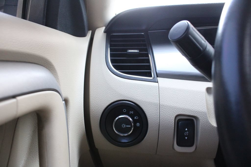 Used 2013 Ford Taurus SEL FWD image 8