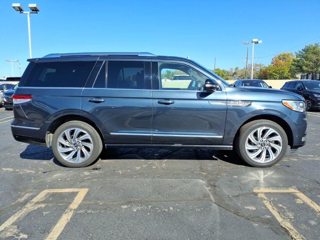 Used 2024 Lincoln Navigator Reserve AWD/4WD image 8