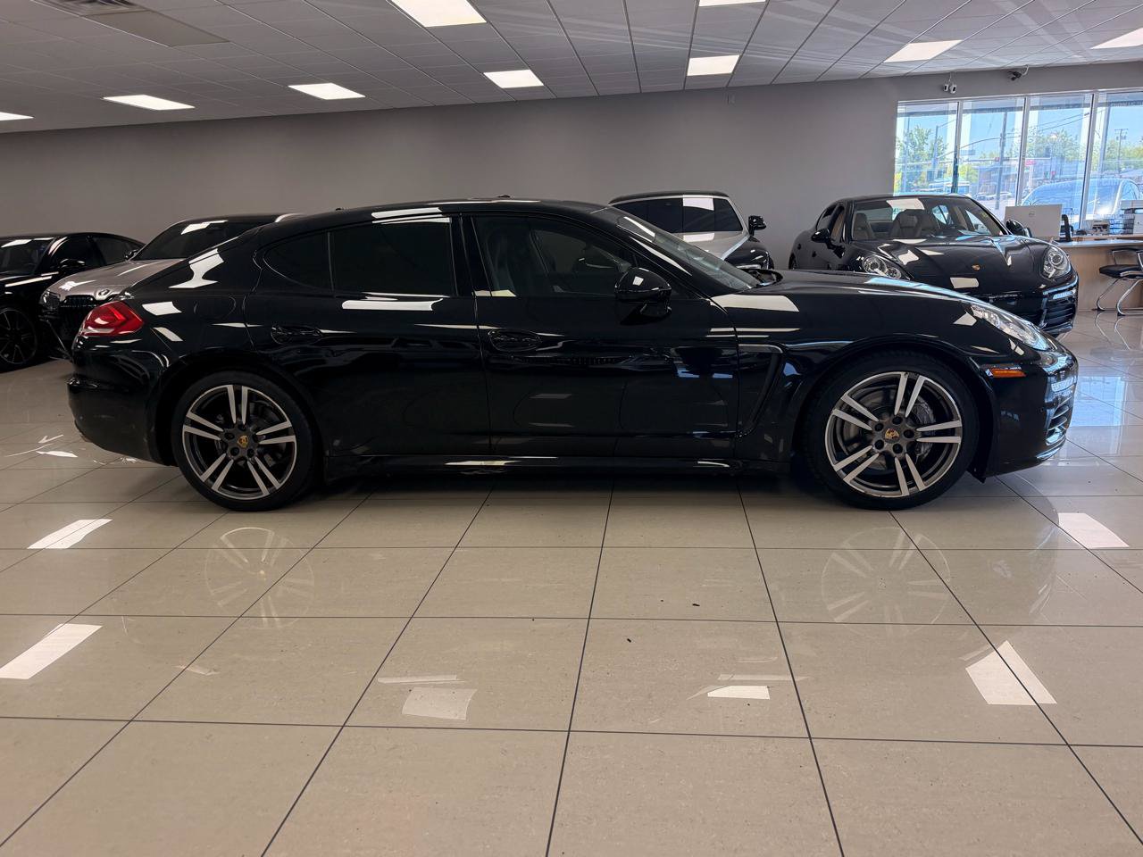 Used 2016 Porsche Panamera 4 AWD/4WD image 5