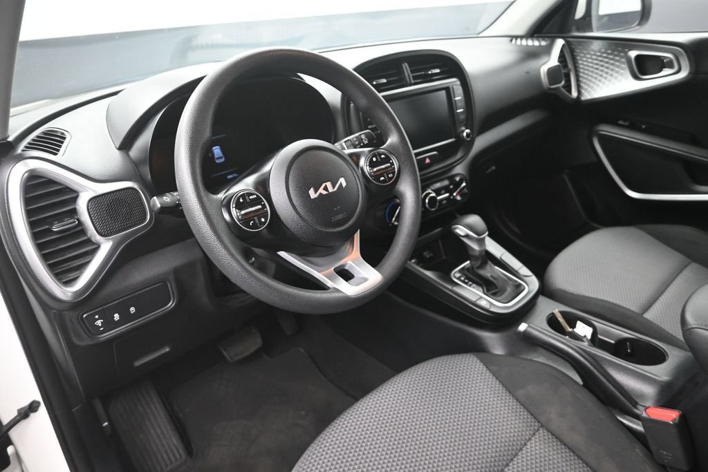 Used 2023 Kia Soul LX FWD image 12