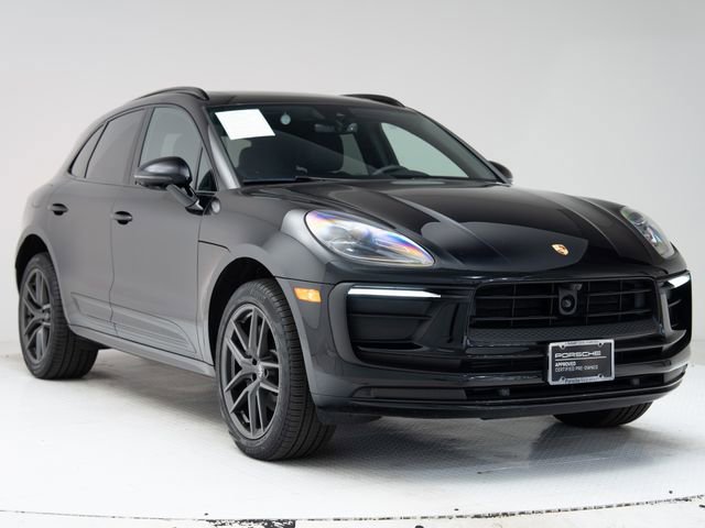 Certified 2025 Porsche Macan AWD/4WD image 33