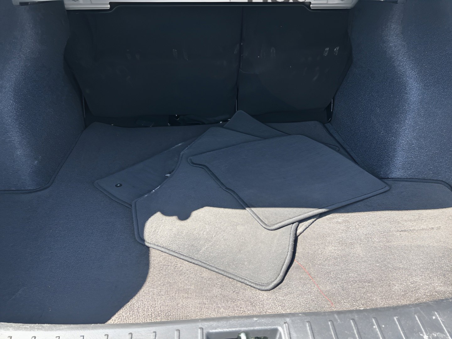 Used 2025 Nissan Versa SV FWD image 9
