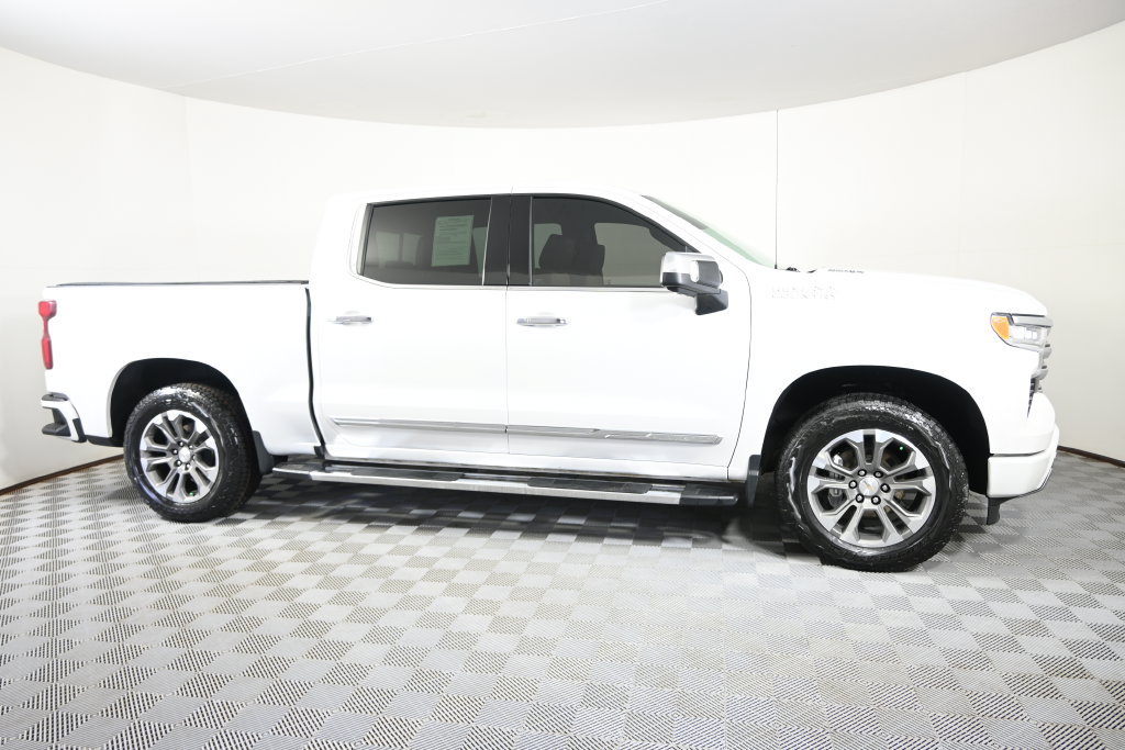 Used 2024 Chevrolet Silverado 1500 High Country w/ Technology Package AWD/4WD image 9