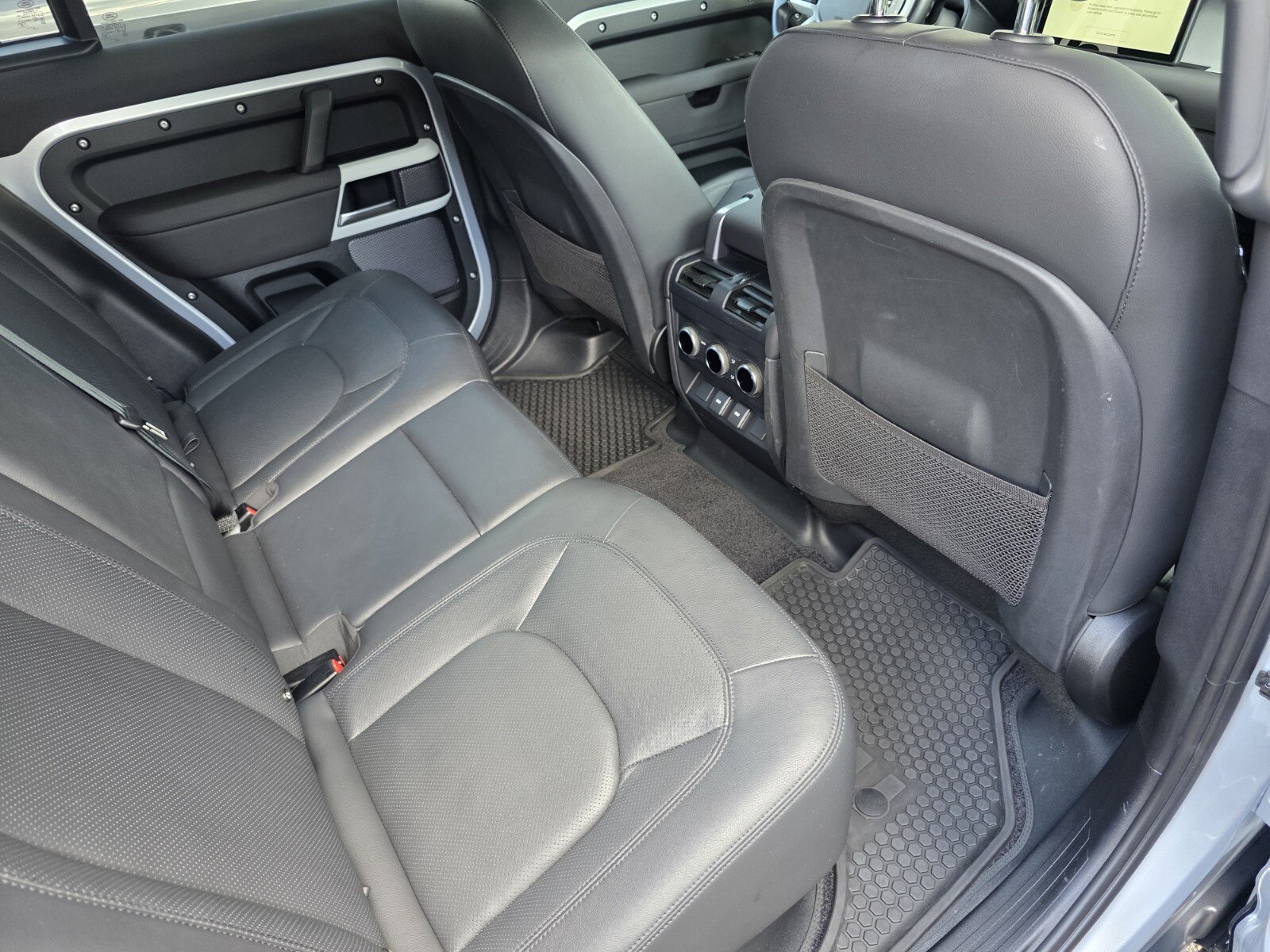 Certified 2024 Land Rover Defender 110 SE AWD/4WD image 25