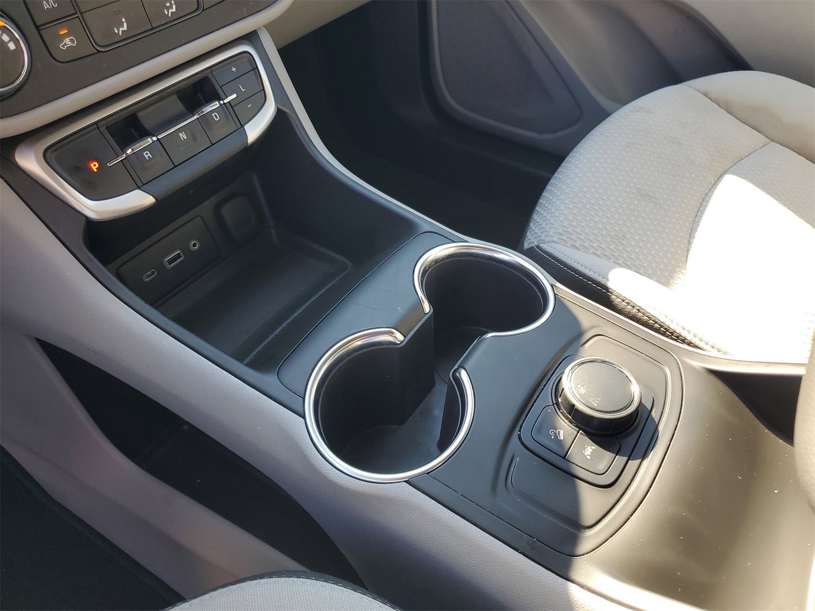 Used 2024 GMC Terrain SLE image 19