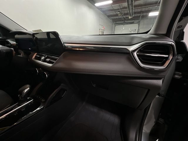 Certified 2024 Chevrolet TrailBlazer LT w/ LT Cold Weather Package AWD/4WD image 27