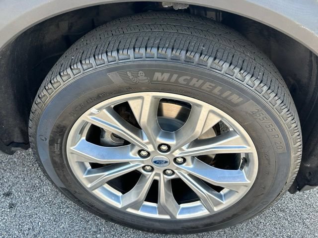 Certified 2023 Ford Explorer XLT w/ Equipment Group 202A AWD/4WD image 8