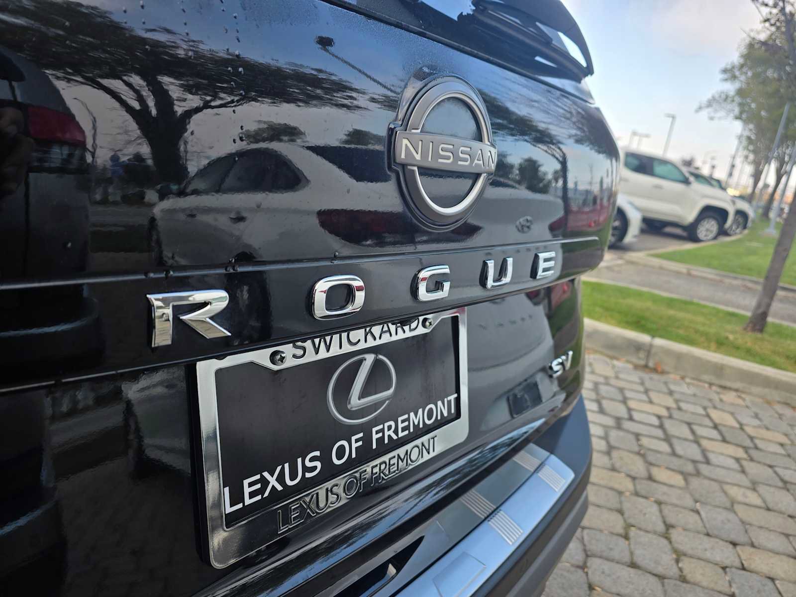 Used 2023 Nissan Rogue SV image 14