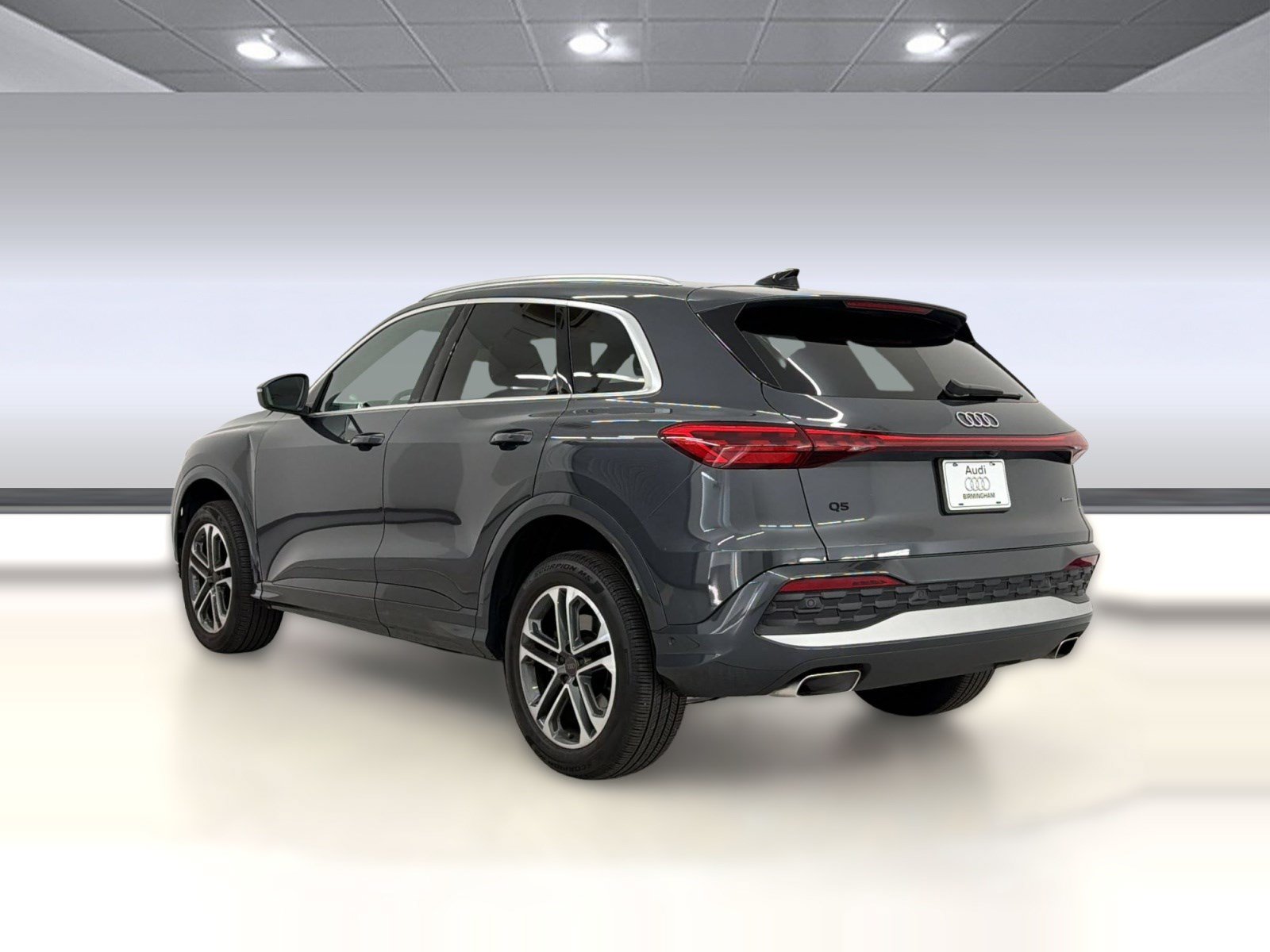 Used 2025 Audi Q5 Premium w/ Convenience Package AWD/4WD image 3